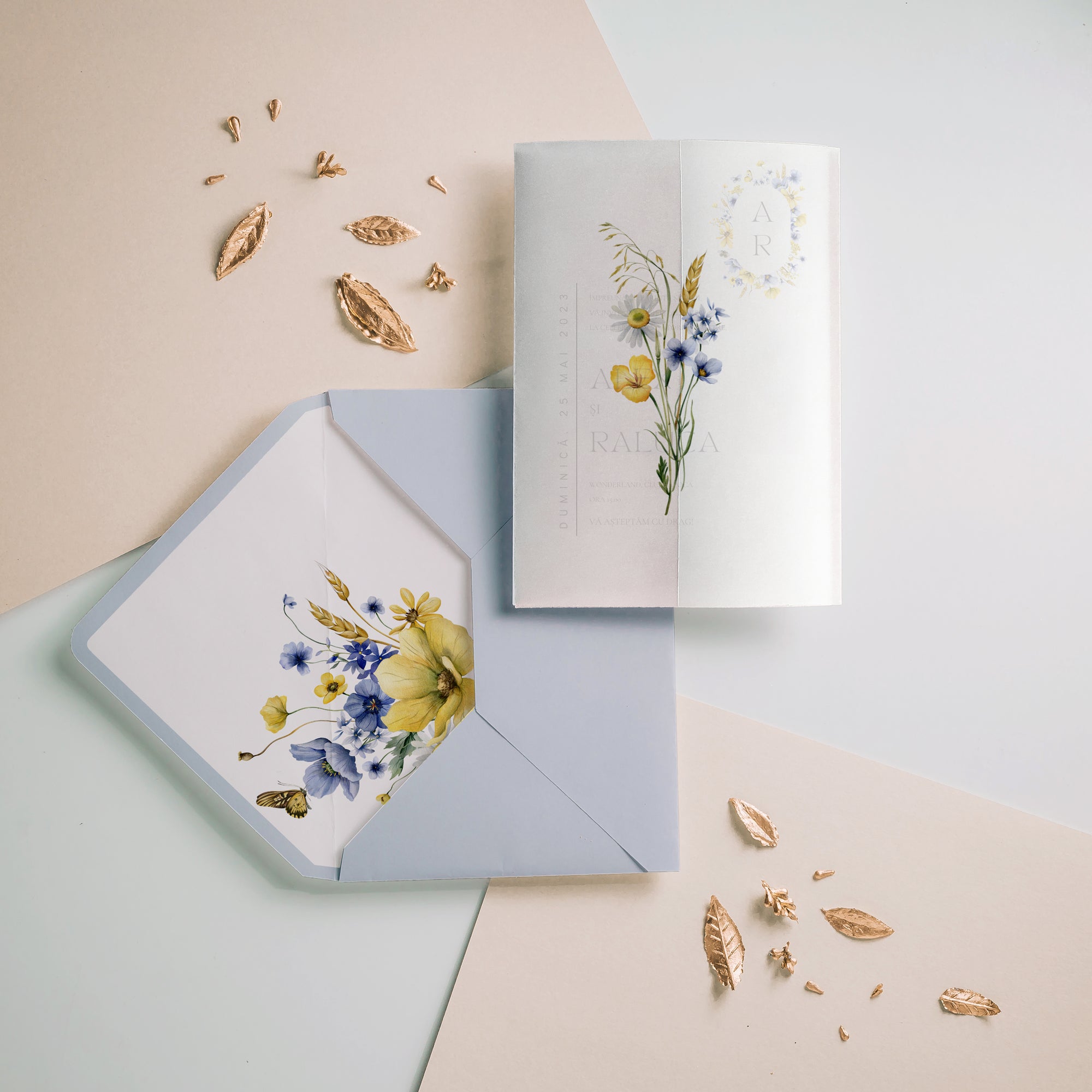 Hârtie vellum și liner plic nuntă Sarah floral albastru și galben vibrant, papetărie elegantă premium de lux – Diandra Events