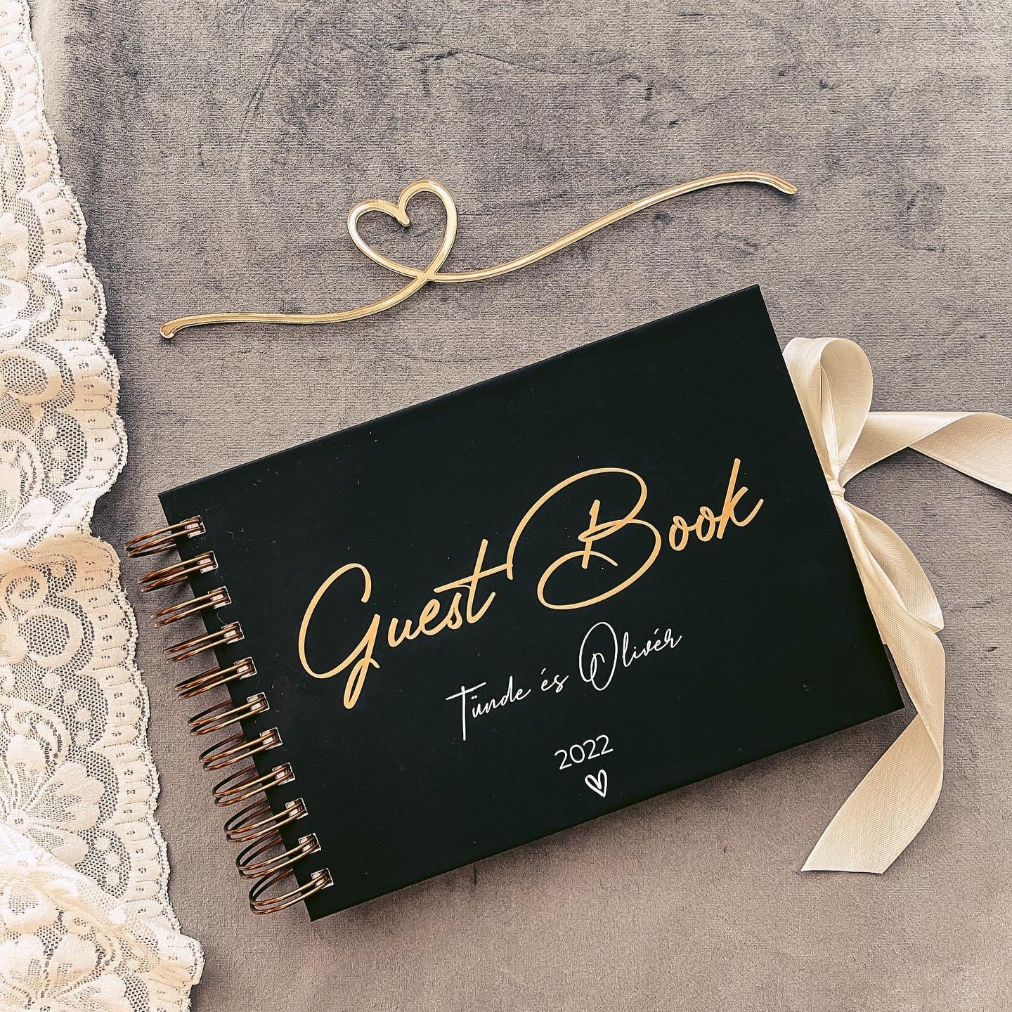 Guest book nuntă Soft Touch personalizabil A4, cu spirală metalică și pagini cartonate, model premium elegant Diandra Events
