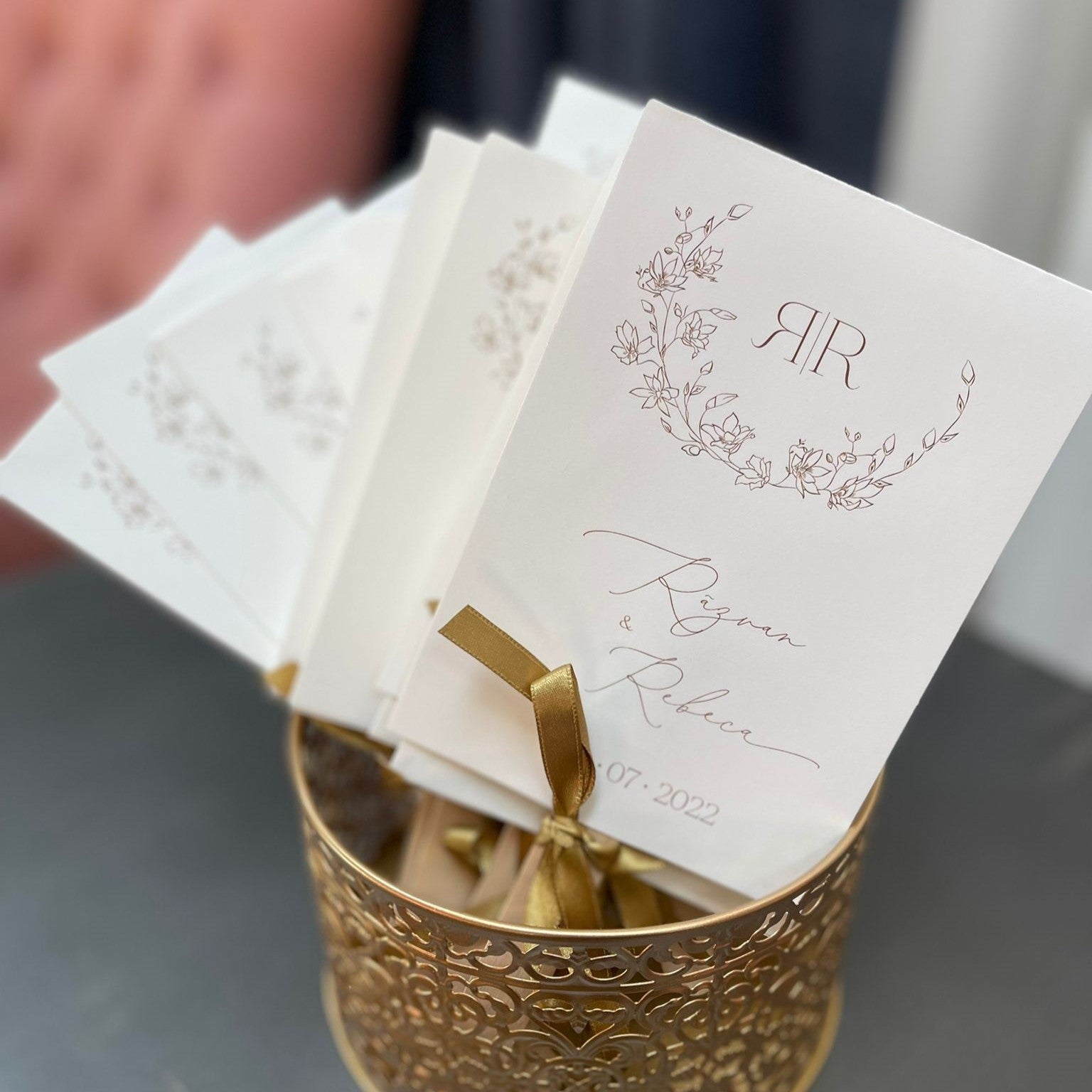 Evantai floral nuntă Diandra Events, handmade din carton premium, personalizat cu nume și dată.