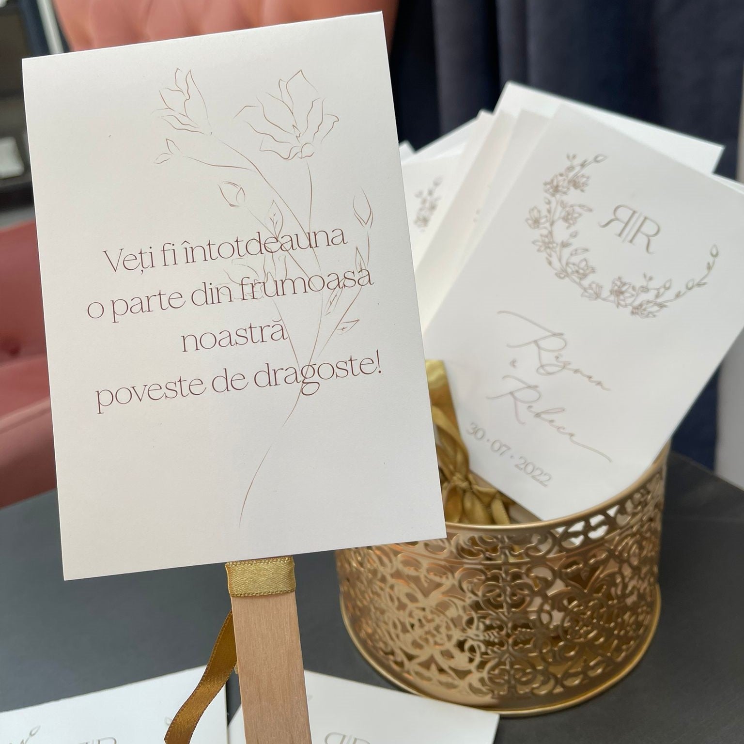 Evantai floral personalizat carton premium Diandra Events, realizat manual, cadou unic pentru invitați.