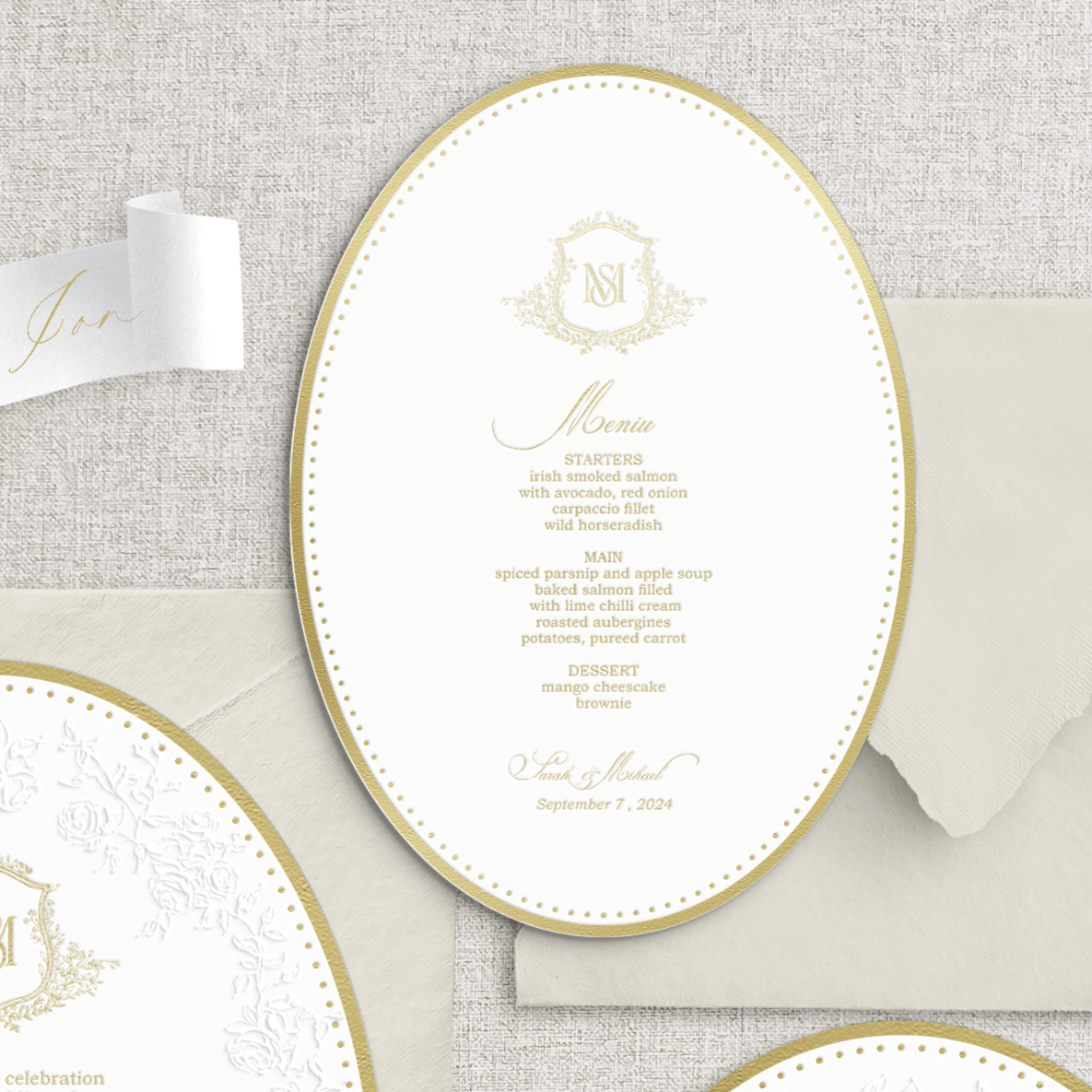 Invitație nuntă clasică și rafinată pe hârtie manuală cu embosare aurie premium – Diandra Events România