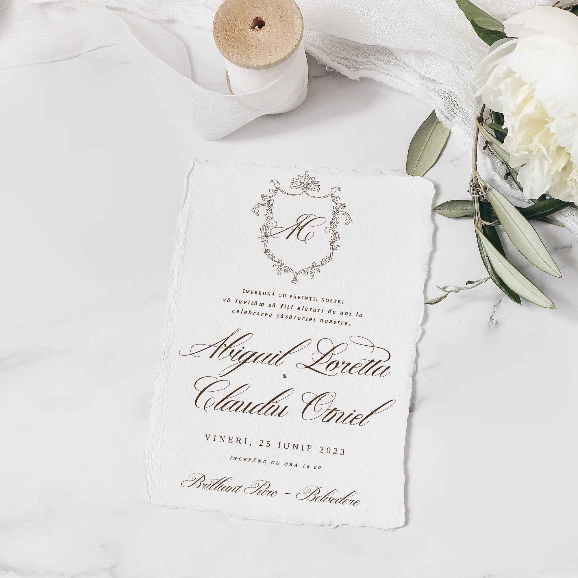 Invitație nuntă handmade cu design floral, stil modern și minimalist, hârtie manuală personalizată Diandra Events