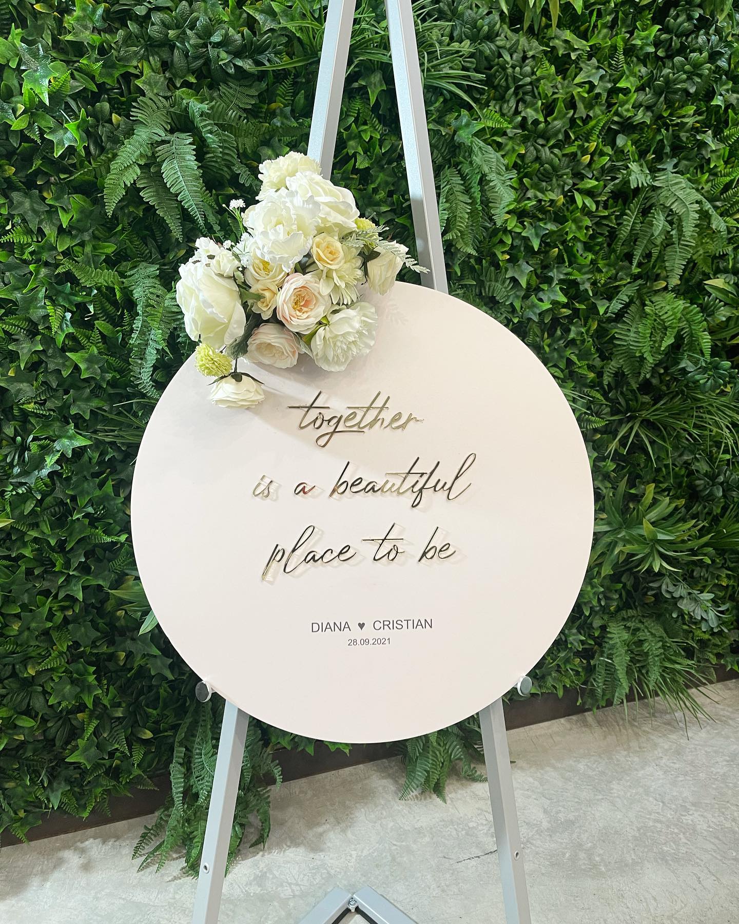 Semn acrilic cu design minimalist pentru decor de nuntă, Diandra Events