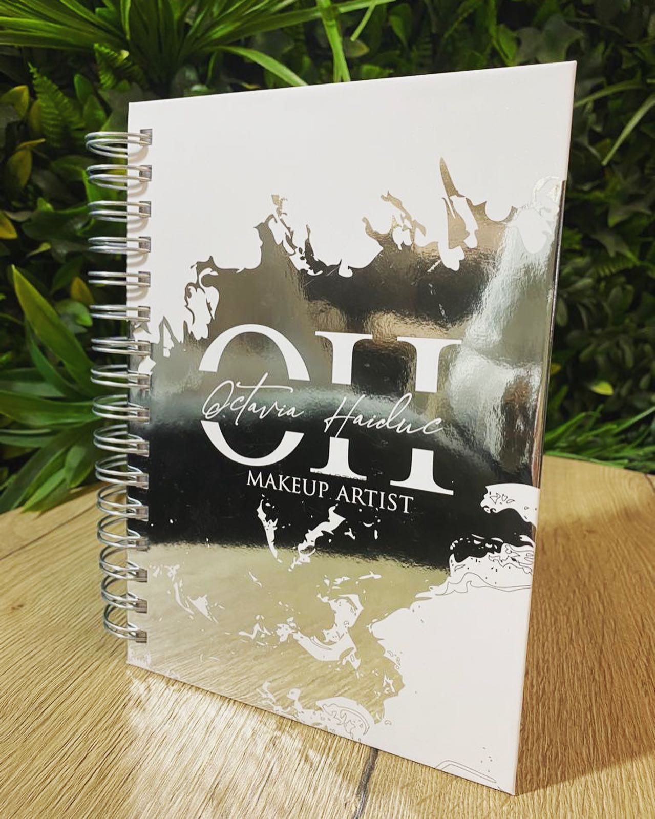 Agendă personalizată cu folio și finisaj auriu – Diandra Events