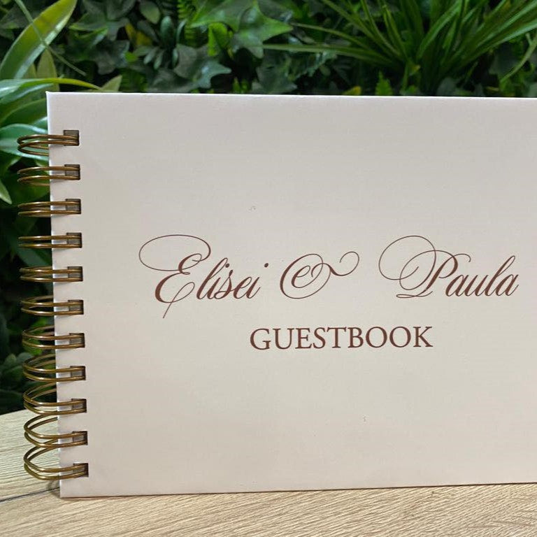 Carte de oaspeți nuntă albă personalizabilă, finisaj Soft Touch, spirală metalică, design elegant Diandra Events.