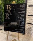Semn acrilic pentru bar, cu fundal negru și detalii aurii elegante, realizat de Diandra Events pentru evenimente de lux