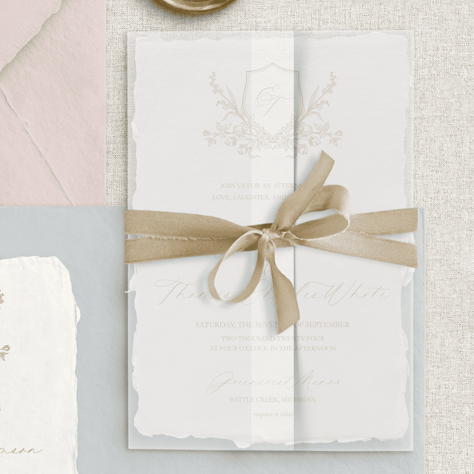 Set de invitații boho chic cu design floral pictat manual, pe fundal de dantelă vintage