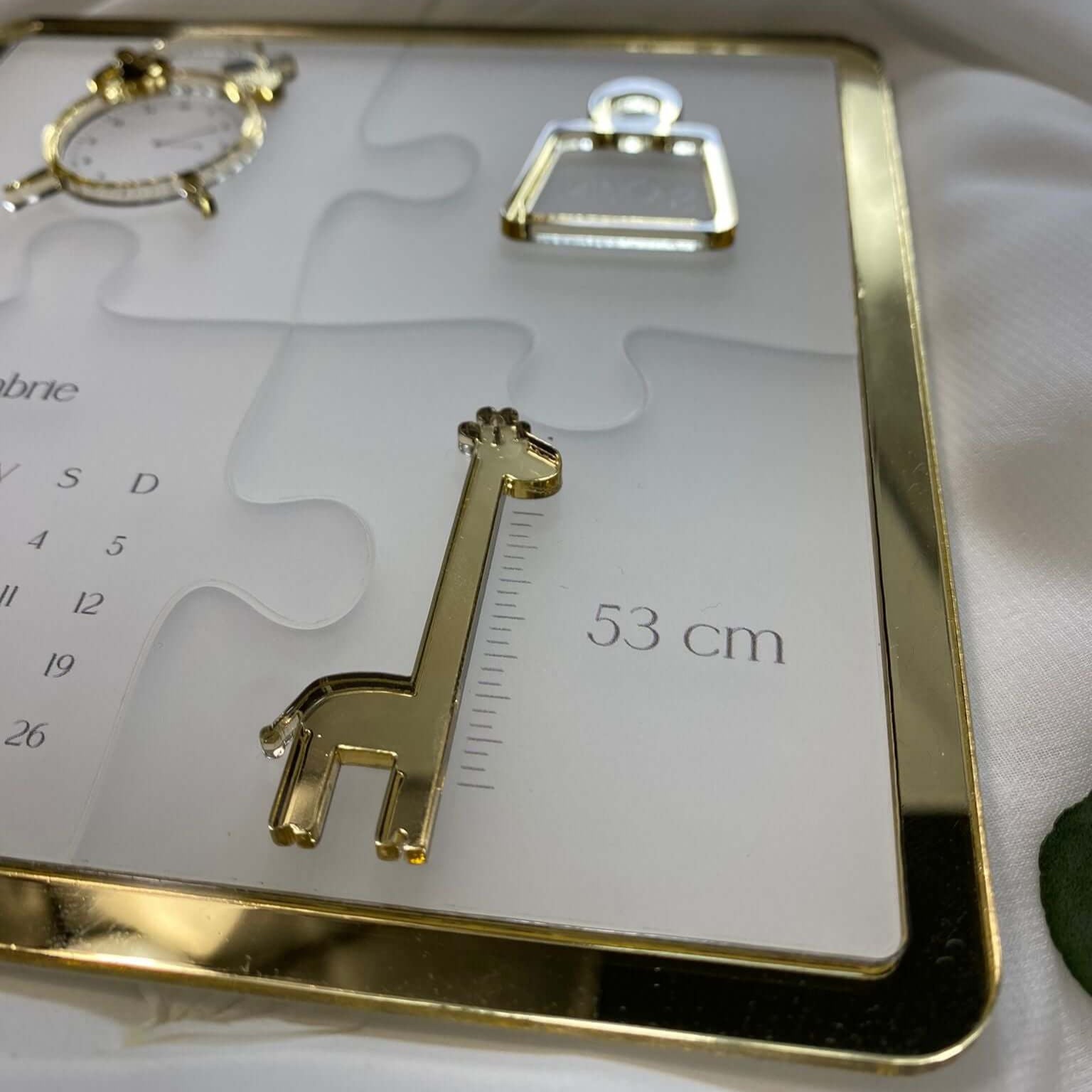 Detaliu cadou nou-născut puzzle personalizabil acril cu girafă și înălțime 53 cm – Diandra Events