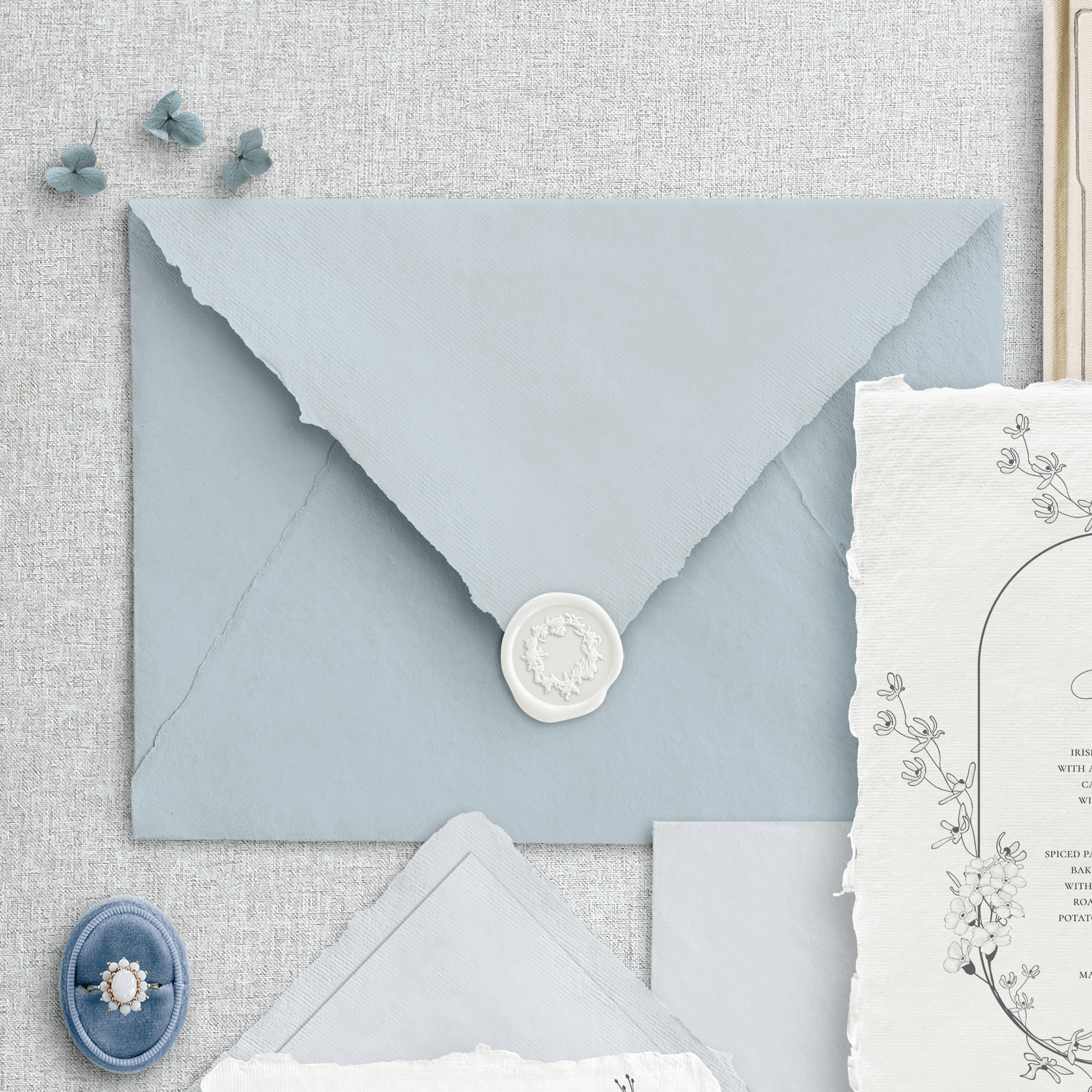 Invitație personalizată nuntă realizată pe hârtie manuală, model floral handmade unic și rafinat