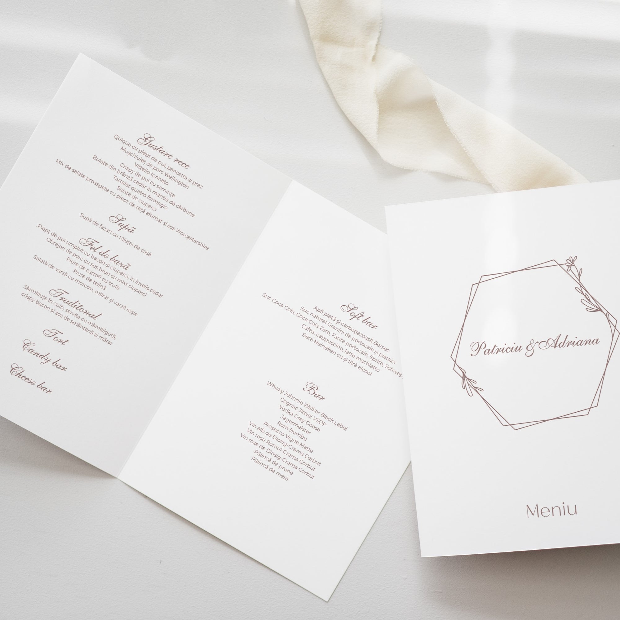Meniu tip carte carton premium Diandra Events, personalizat cu fonturi și grafică florală.