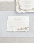 Invitații de nuntă aurii pe hârtie manuală ivory – design fine art personalizat – Diandra Events