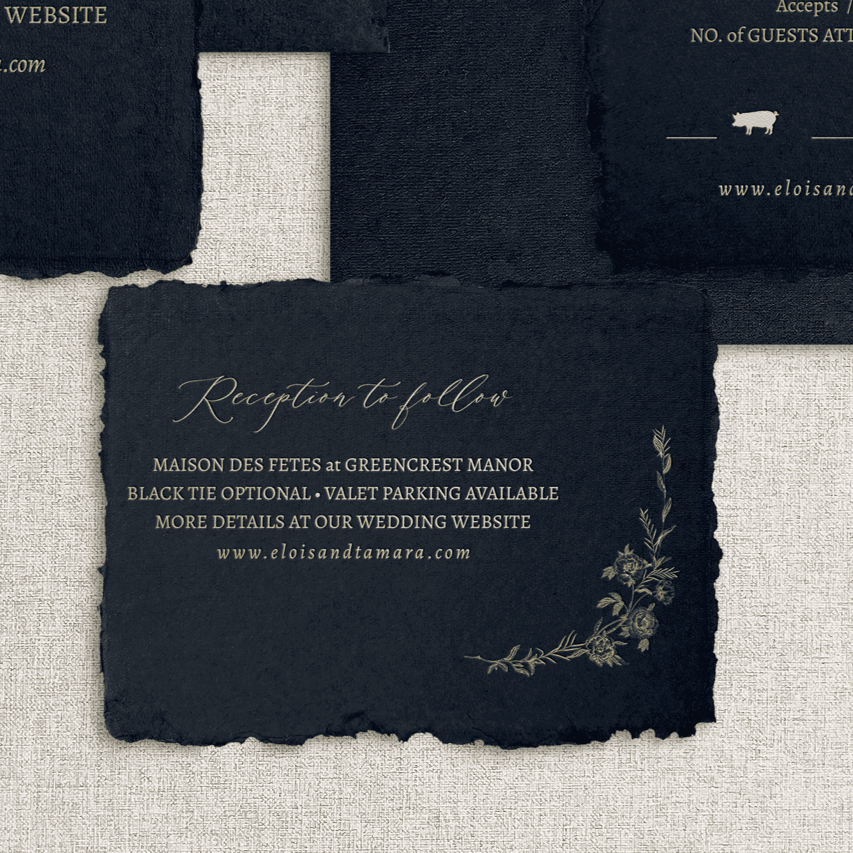 Card informativ pentru nuntă, realizat pe hârtie handmade neagră cu litere aurii și monogramă personalizată