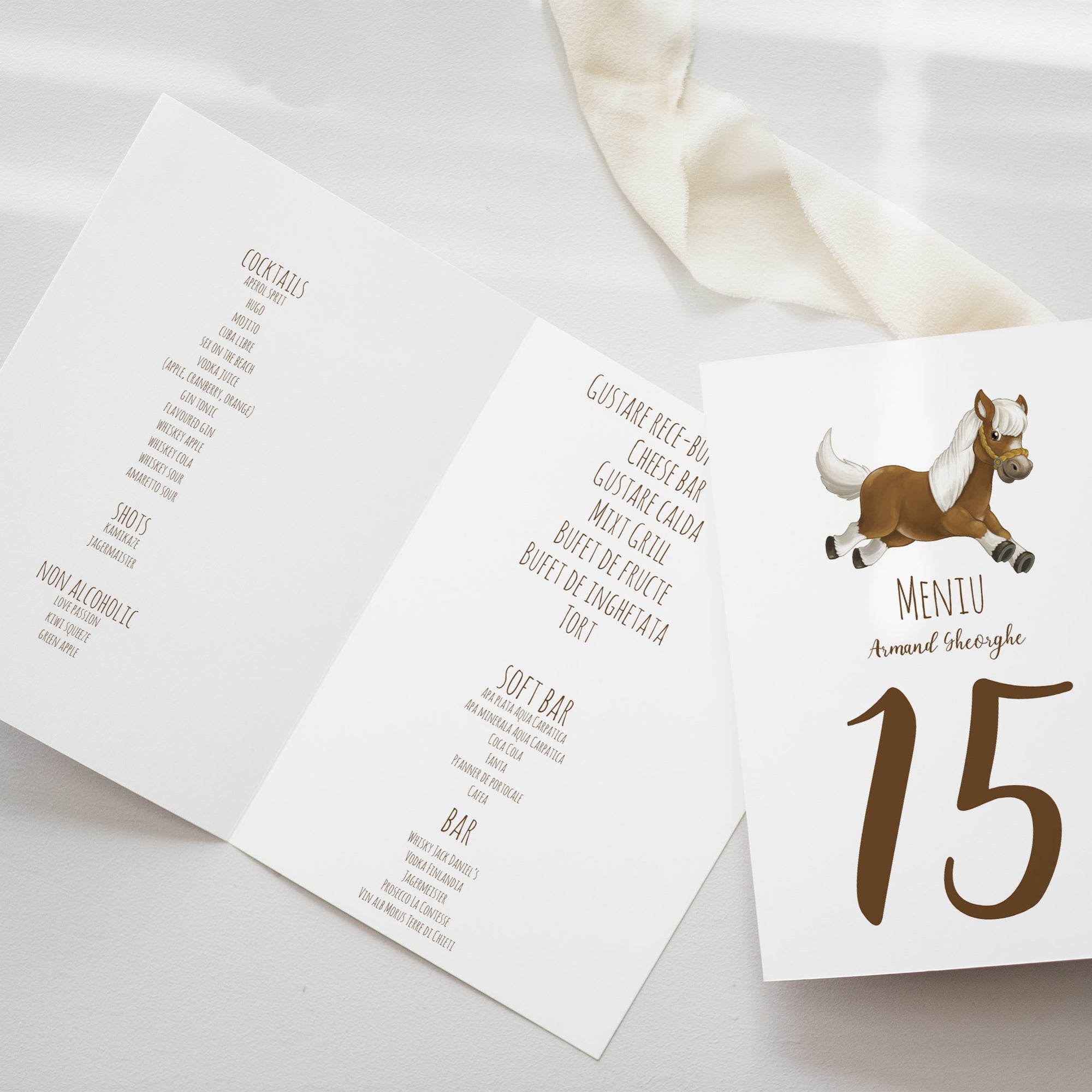 Meniu botez personalizabil cu ponei – model tip carte cu nume copil și număr masă, potrivit pentru petreceri tematice -realizat de Diandra Events