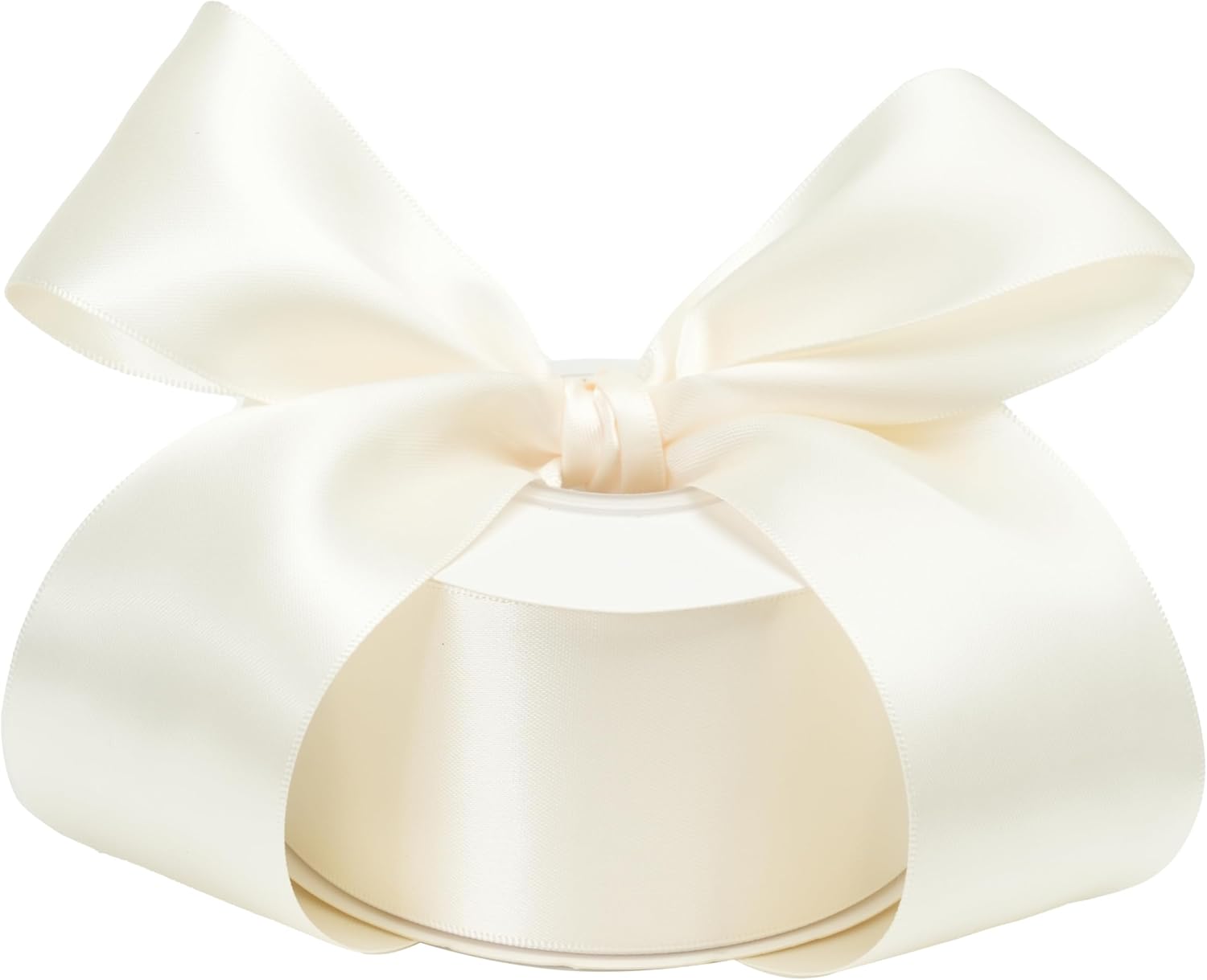 Panglică satin ivory transformată în fundă elegantă pentru decor nunți și evenimente – Diandra Events