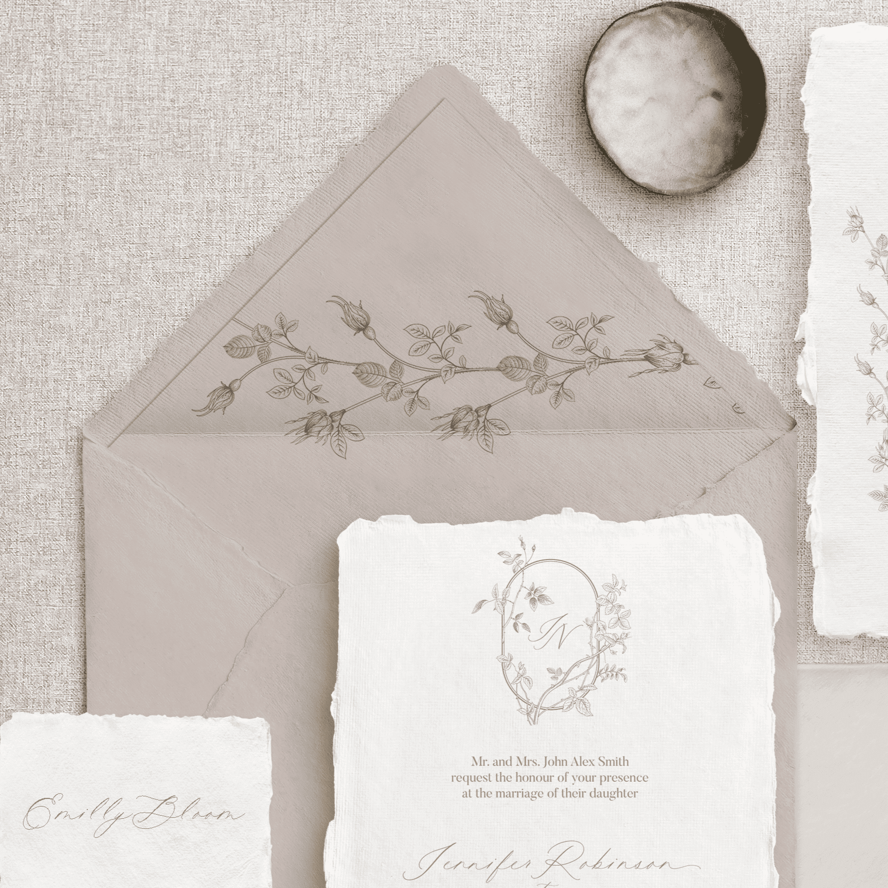 Invitație personalizată cu design floral de trandafiri și monogramă delicată, marca Diandra Events