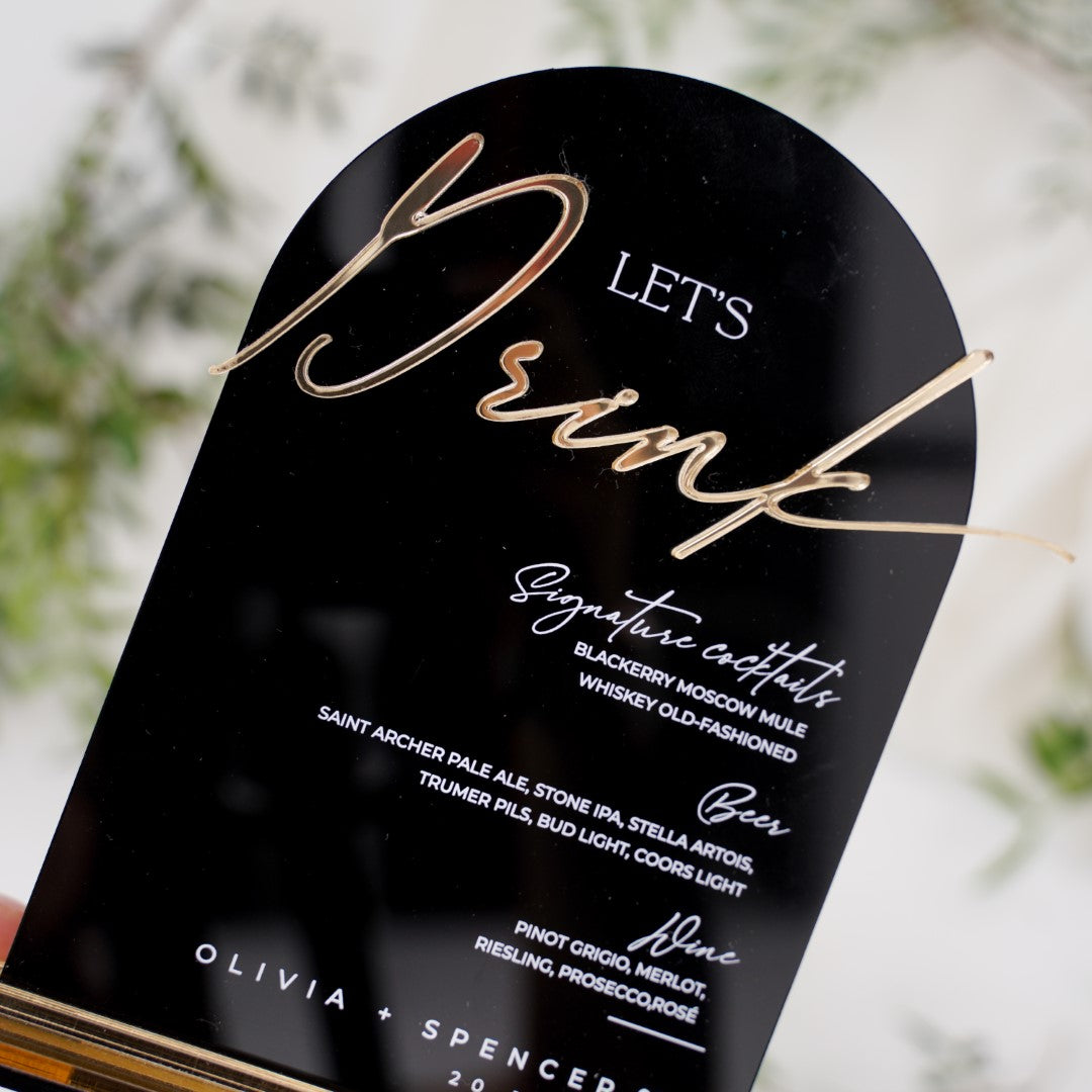 Meniu acrilic personalizat cu text caligrafic pentru nuntă