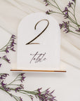 Număr acrilic de masă minimalist, ideal pentru nuntă modernă, Diandra Events