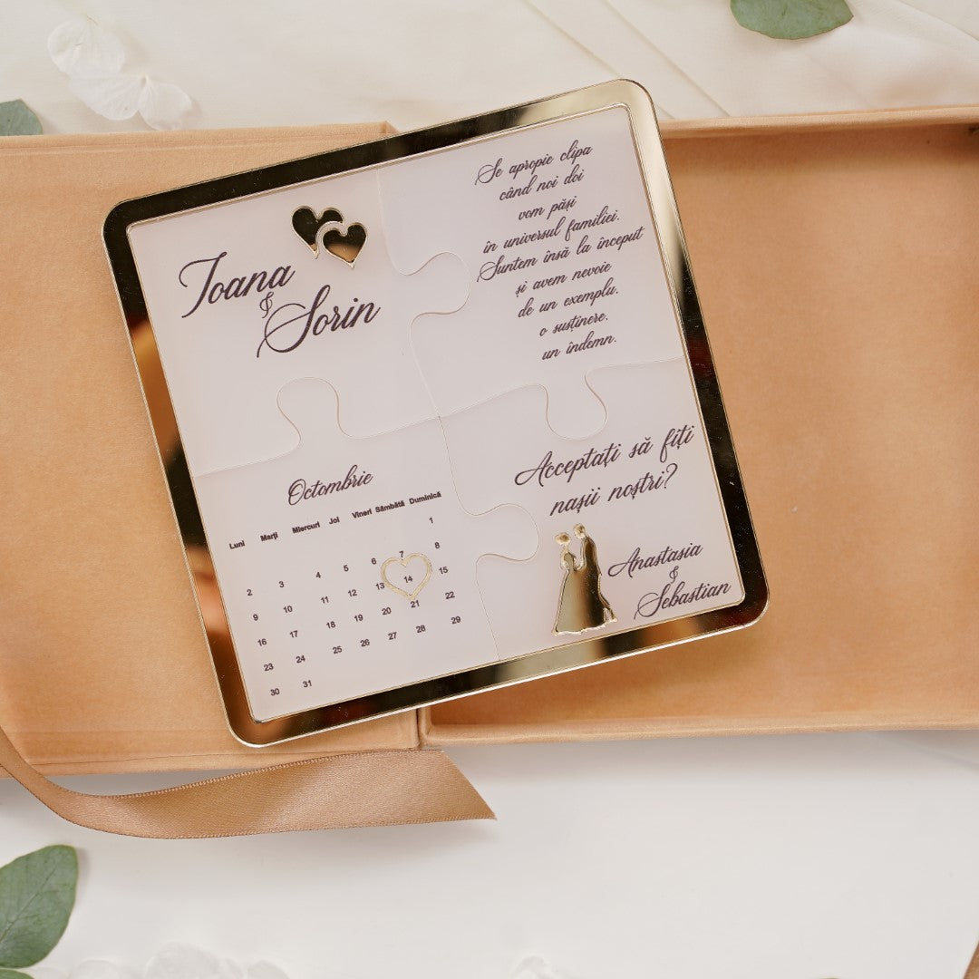 Invitație nuntă plexiglas fumuriu tip puzzle pentru nași, invitație deosebită în cutie premium de catifea – Diandra Events