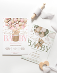Set de invitații botez cu ursuleț și baloane pastel – model roz pentru fetiță și verde pentru băiat, design jucăuș și tematică ‘We can bearly wait’ – Diandra Events.