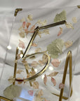 Număr de masă nuntă din plexiglas 12x17 cm, design floral cu flori uscate și colțuri aurii, accesoriu de decor premium by Diandra Events