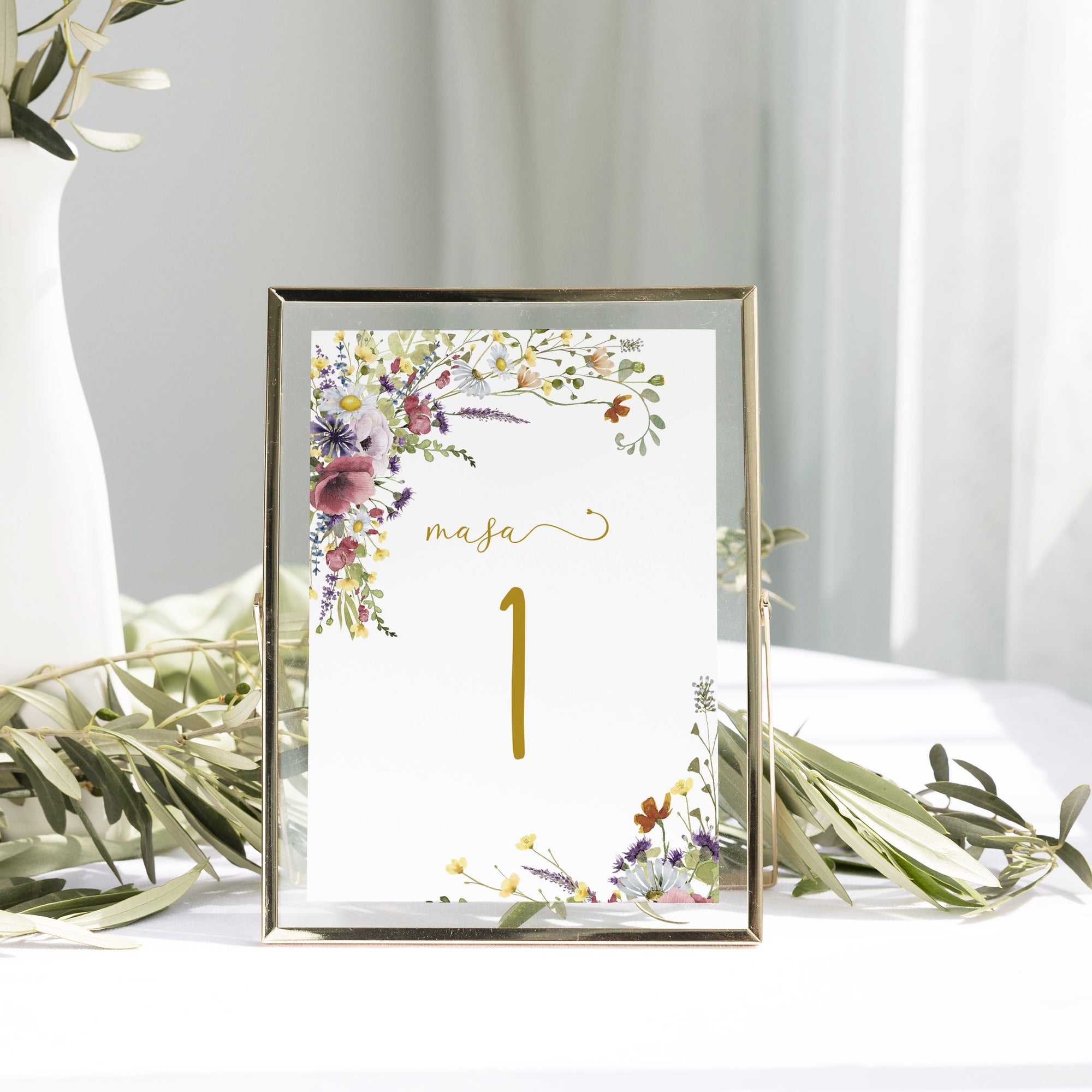 număr de masă florală,  papetărie nuntă premium acuarelă florală: invitație, meniu și etichetă – Diandra Events