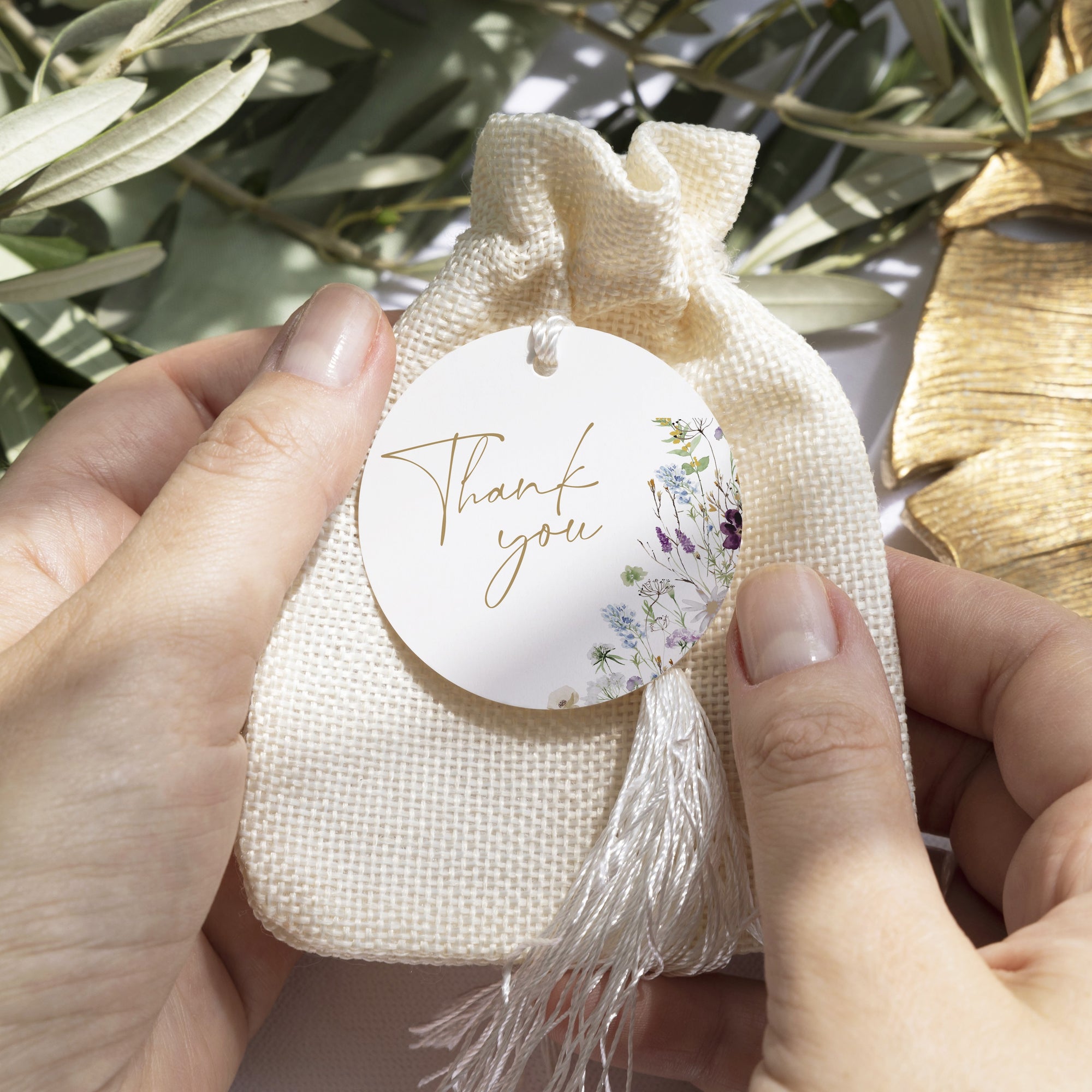 Etichetă florală romantică pentru nuntă, detaliu elegant și premium – Diandra Events