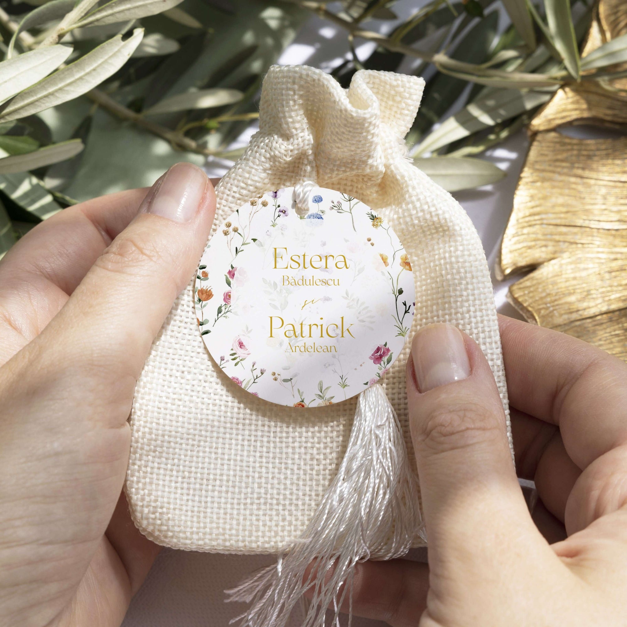 Etichetă rotundă florală pentru nuntă, elegantă și personalizată – Diandra Events