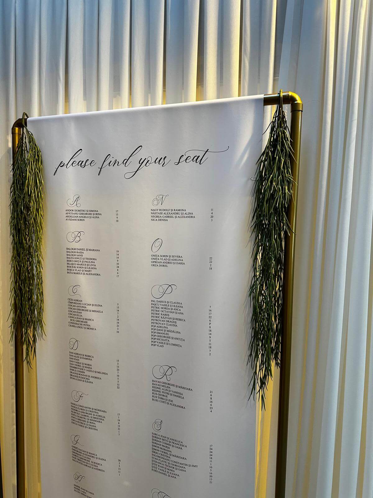 Panou din pânză cu design floral și listă de așezare a meselor pentru evenimente, Diandra Events