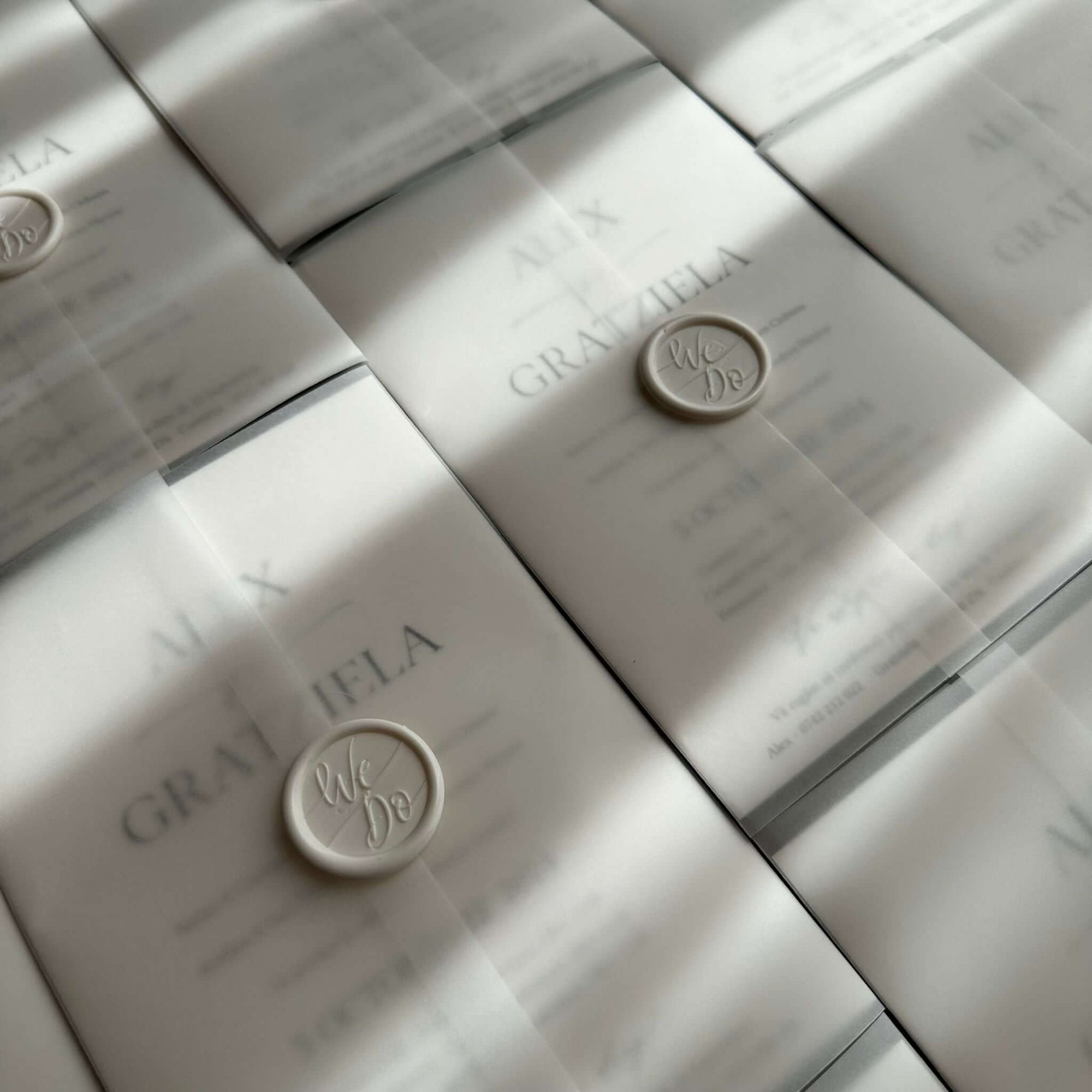 Set invitații nuntă minimaliste elegante pe hârtie manuală handmade, design premium personalizat – Diandra Events