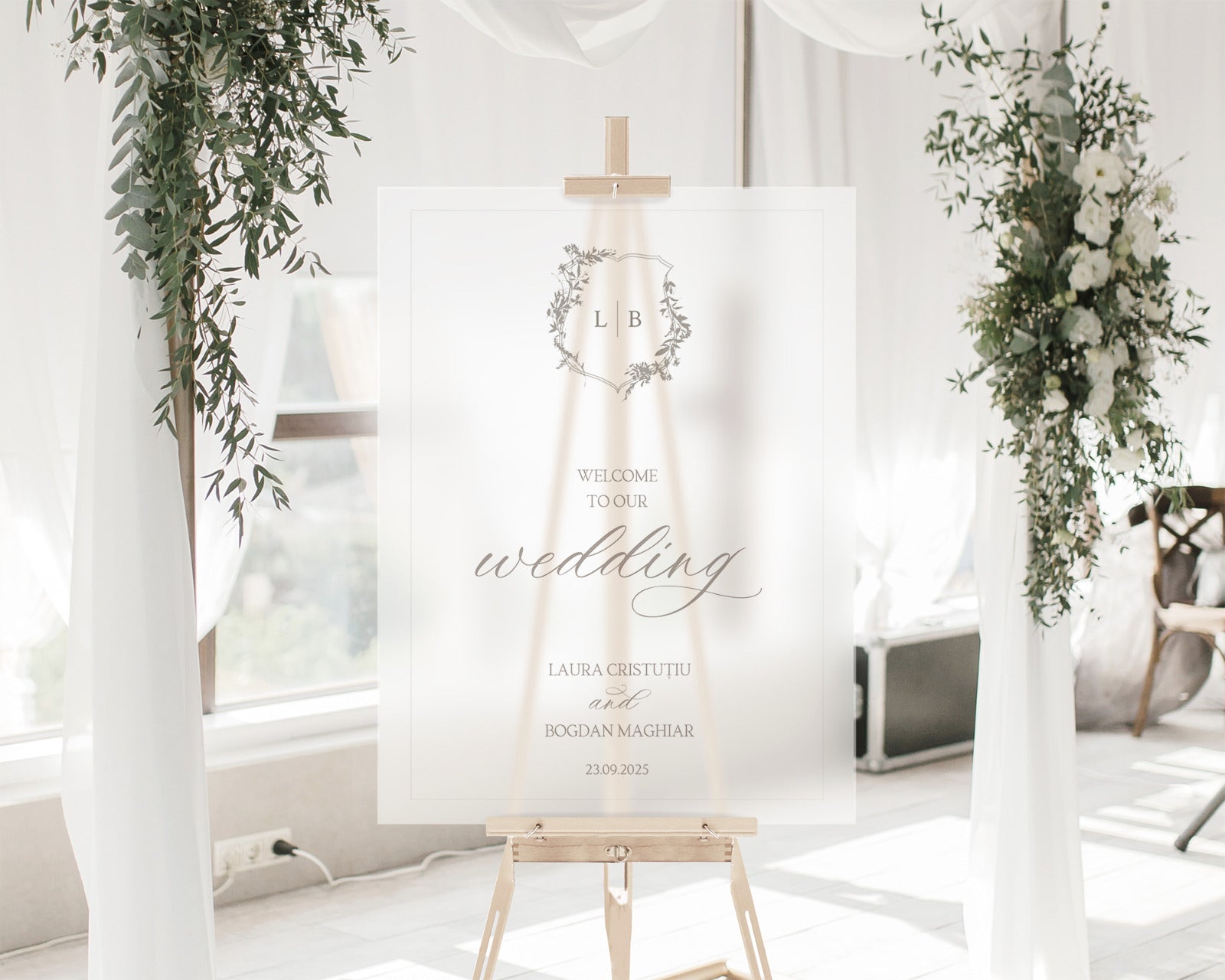 Panou bun venit floral nuntă personalizat pe fundal alb Diandra Events