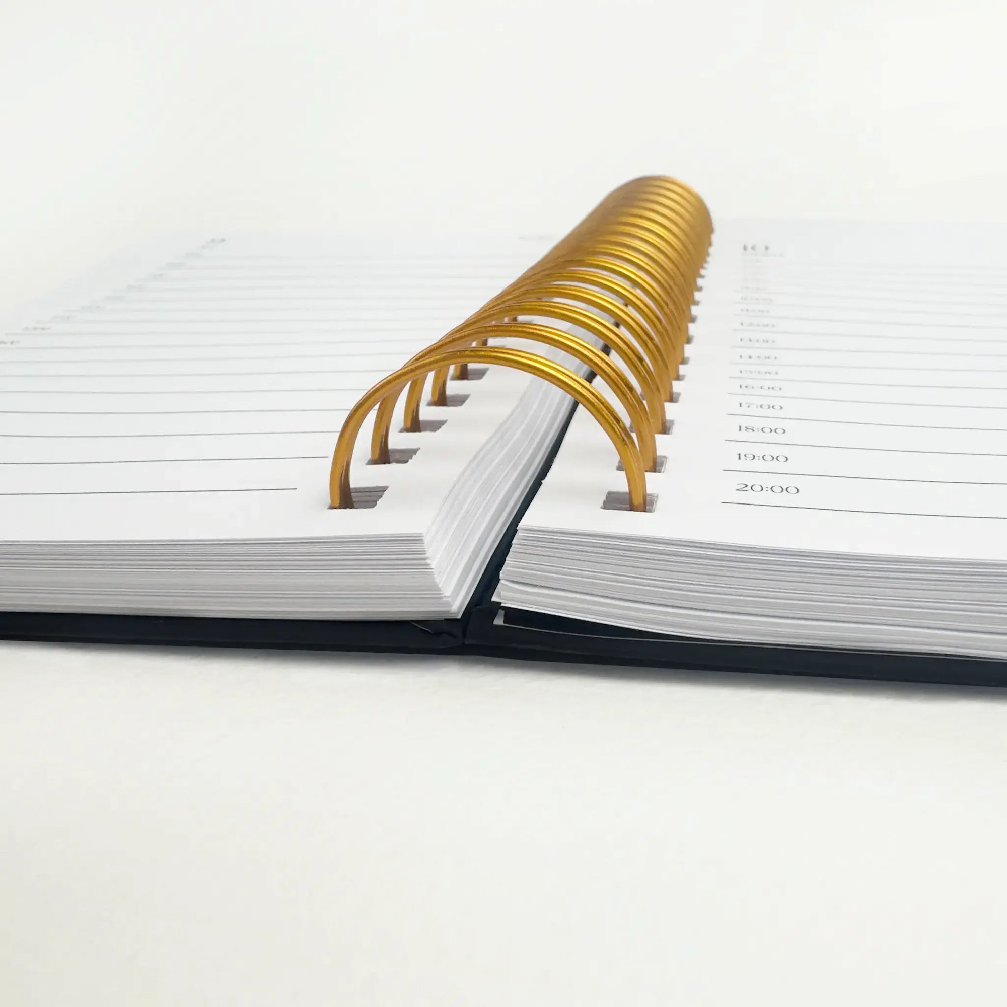 Interior agendă personalizată cu pagină pentru date personale și spațiu de completare