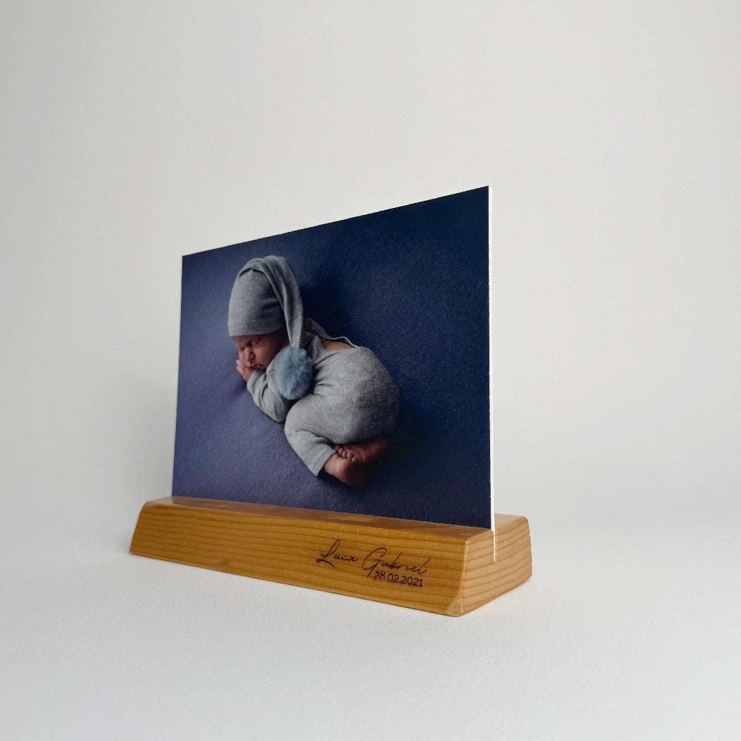 Tablou personalizat nou-născut cu fotografie imprimată pe suport din lemn gravat – Diandra Events