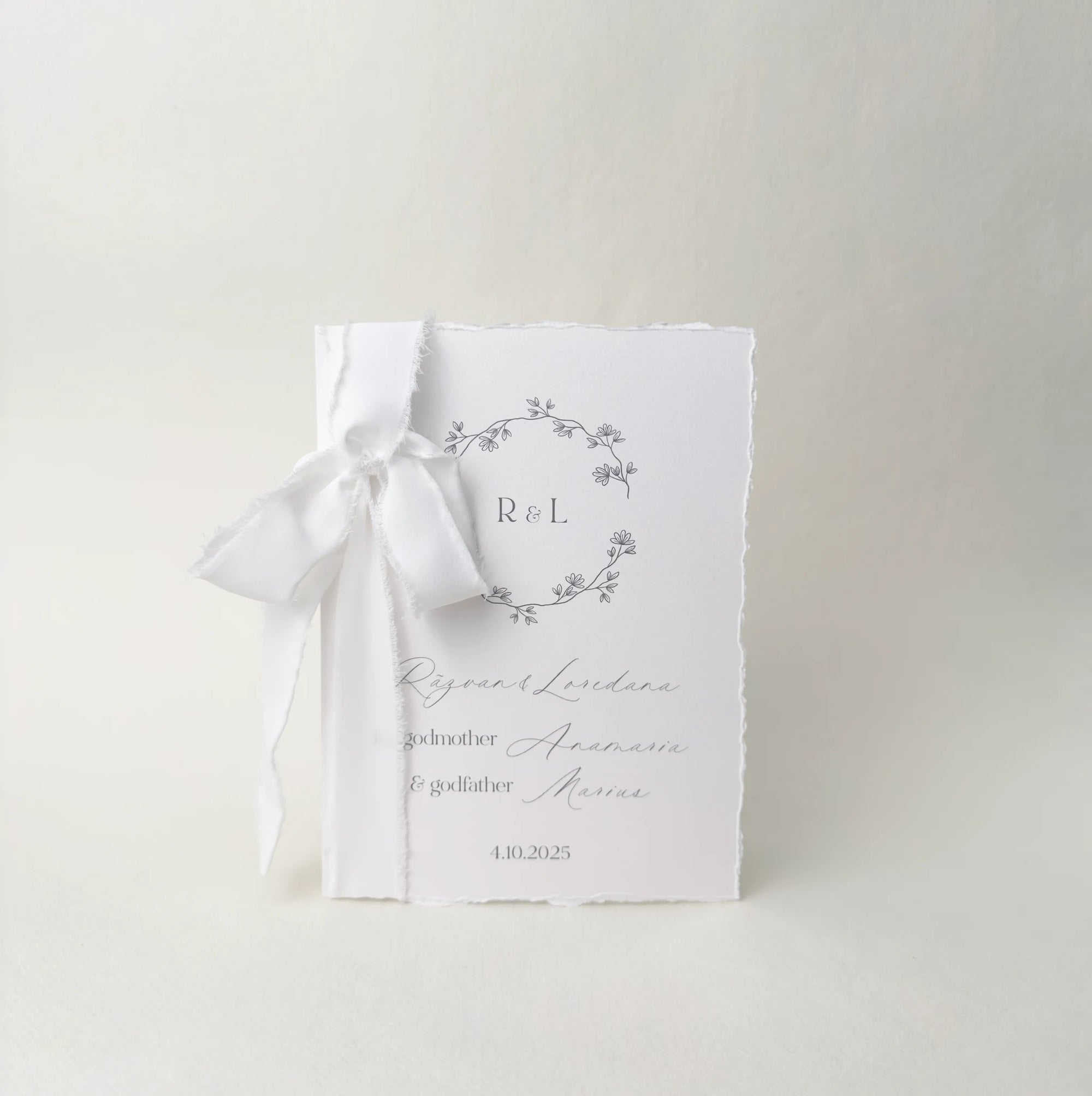 Carte jurăminte nuntă personalizată, copertă cu inițiale și fundă de mătase – Diandra Events