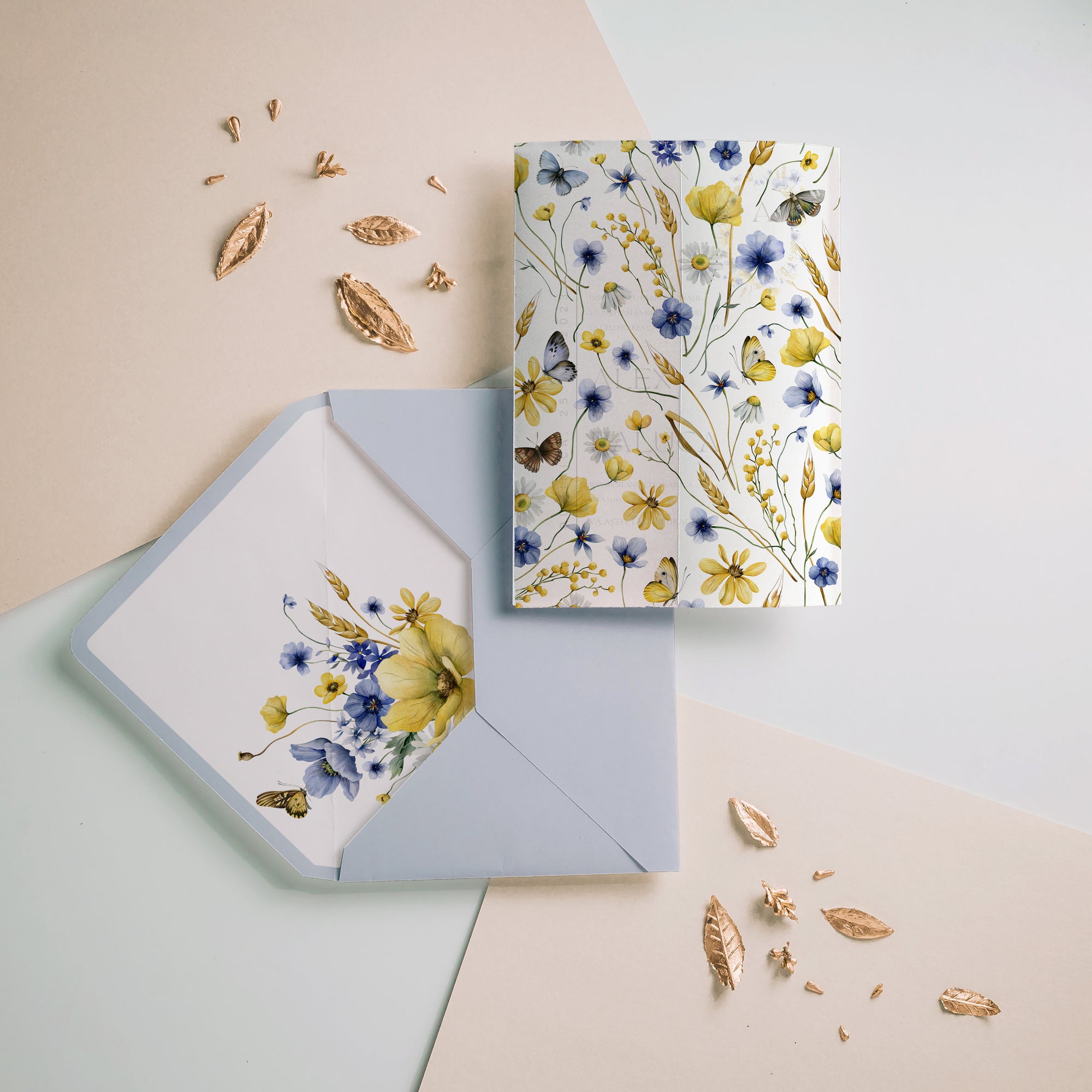 Liner plic și hârtie vellum nuntă Sarah floral albastru și galben vibrant, papetărie premium elegantă de lux – Diandra Events