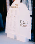 Semn acrilic premium pentru nuntă, chic modern, design elegant cu detalii aurii, realizat de Diandra Events