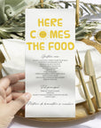 meniu galben cu text funky „Here Comes The Food”, design vesel cu soare zâmbitor, ideal pentru petrecere sau eveniment – Diandra Events