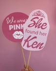 Party pops pentru petreceri burlăcite, inscripționate „We wear pink” și „She found her Ken”, accesorii tematice și distractive – Diandra Events