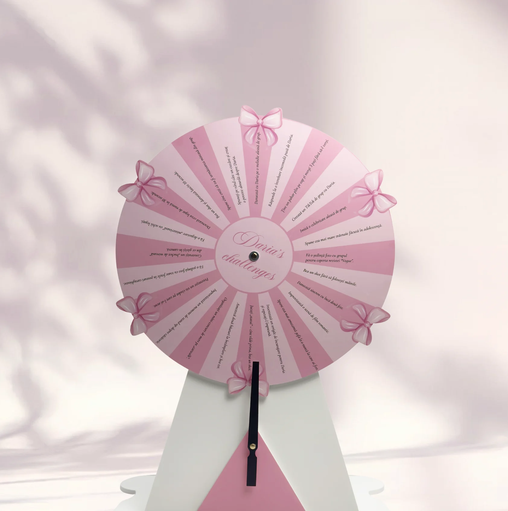 Accesoriu premium de petrecere – roata provocărilor pentru burlăcite, cu design elegant și provocări amuzante pentru grupul de prietene.