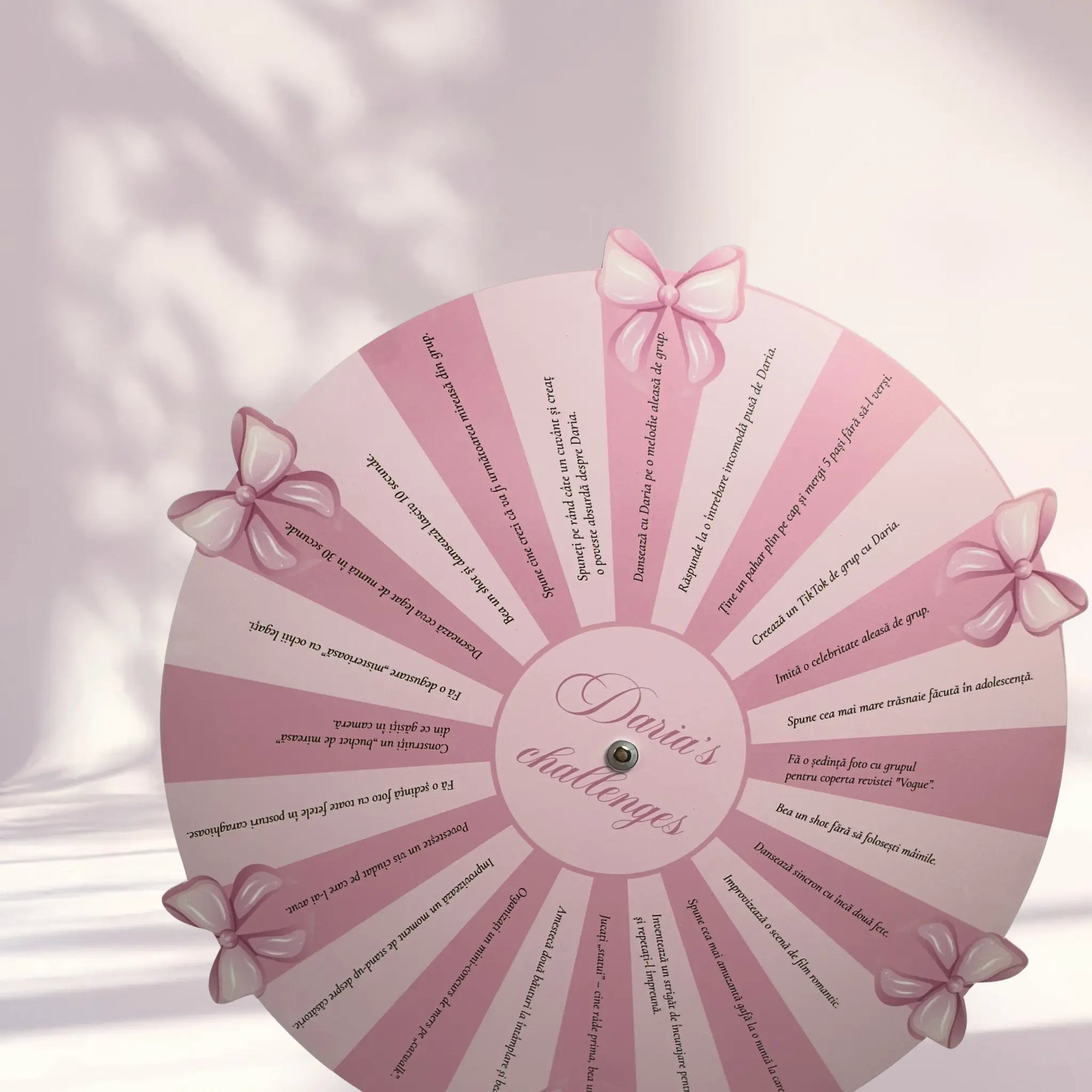 Roata provocărilor decorativă și personalizabilă, ideală pentru petreceri burlăcite, aduce distracție garantată și un plus de originalitate – Diandra Events.