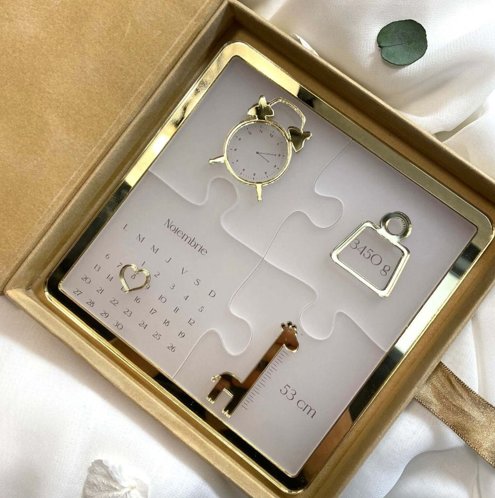 Puzzle personalizabil din acril pentru nou-născut, cu calendar, ceas, greutate și înălțime, realizat de Diandra Events – cadou unic și elegant