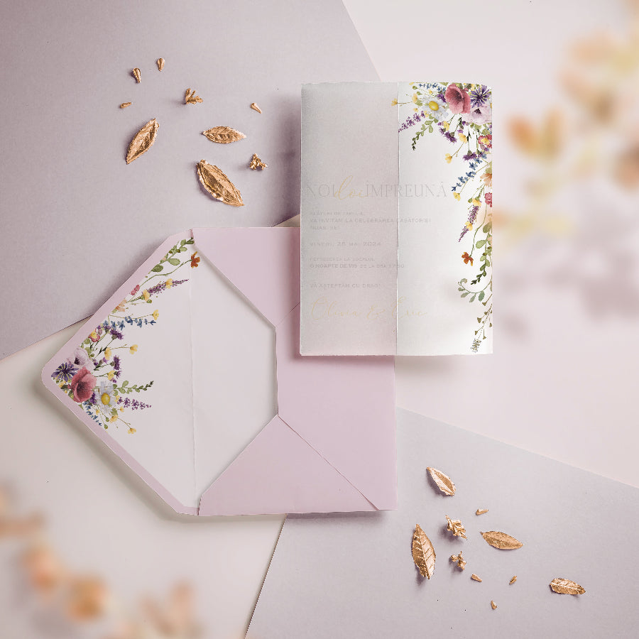 Vellum și liner plic cu flori acuarelă, maci și flori de câmp, set invitație nuntă artistică – Diandra Events