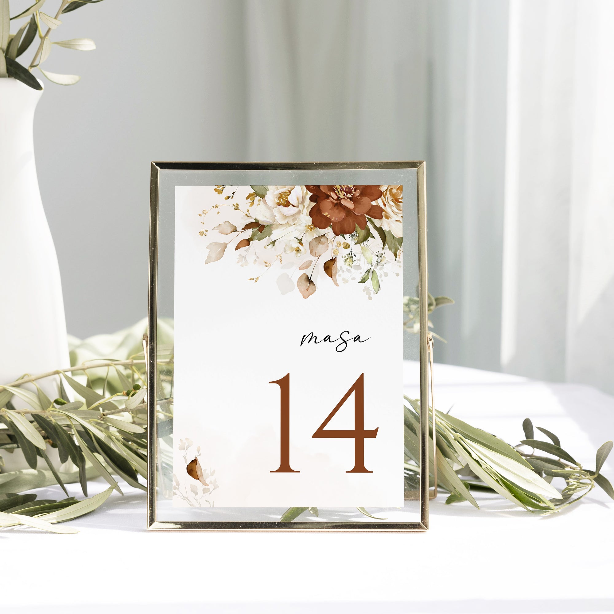 Număr masă carton personalizat cu flori acuarelă și detalii elegante, Diandra Events
