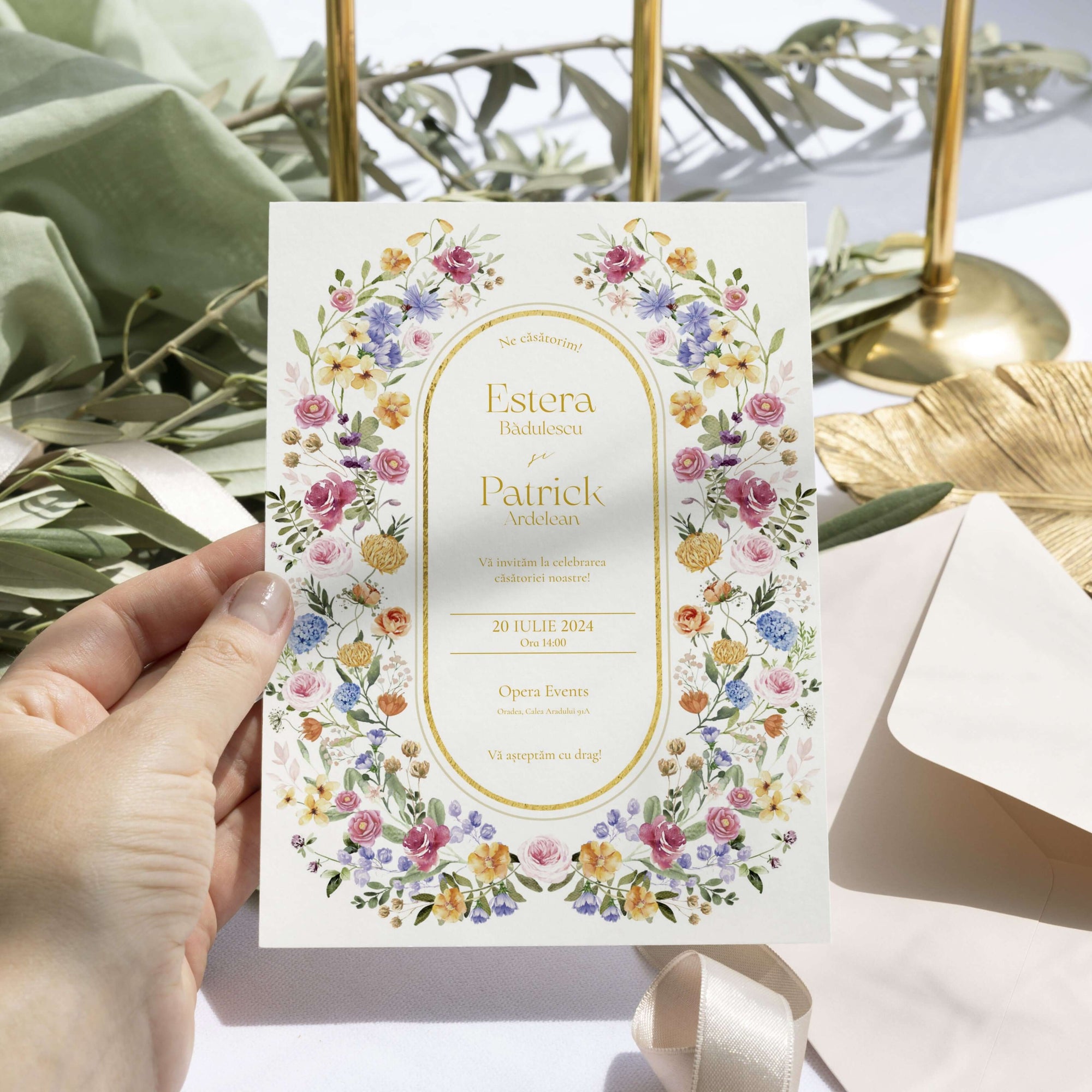 Invitație de nuntă florală pictată în acuarelă, cu design elegant și nume personalizate, perfectă pentru evenimente romantice – Diandra Events.
