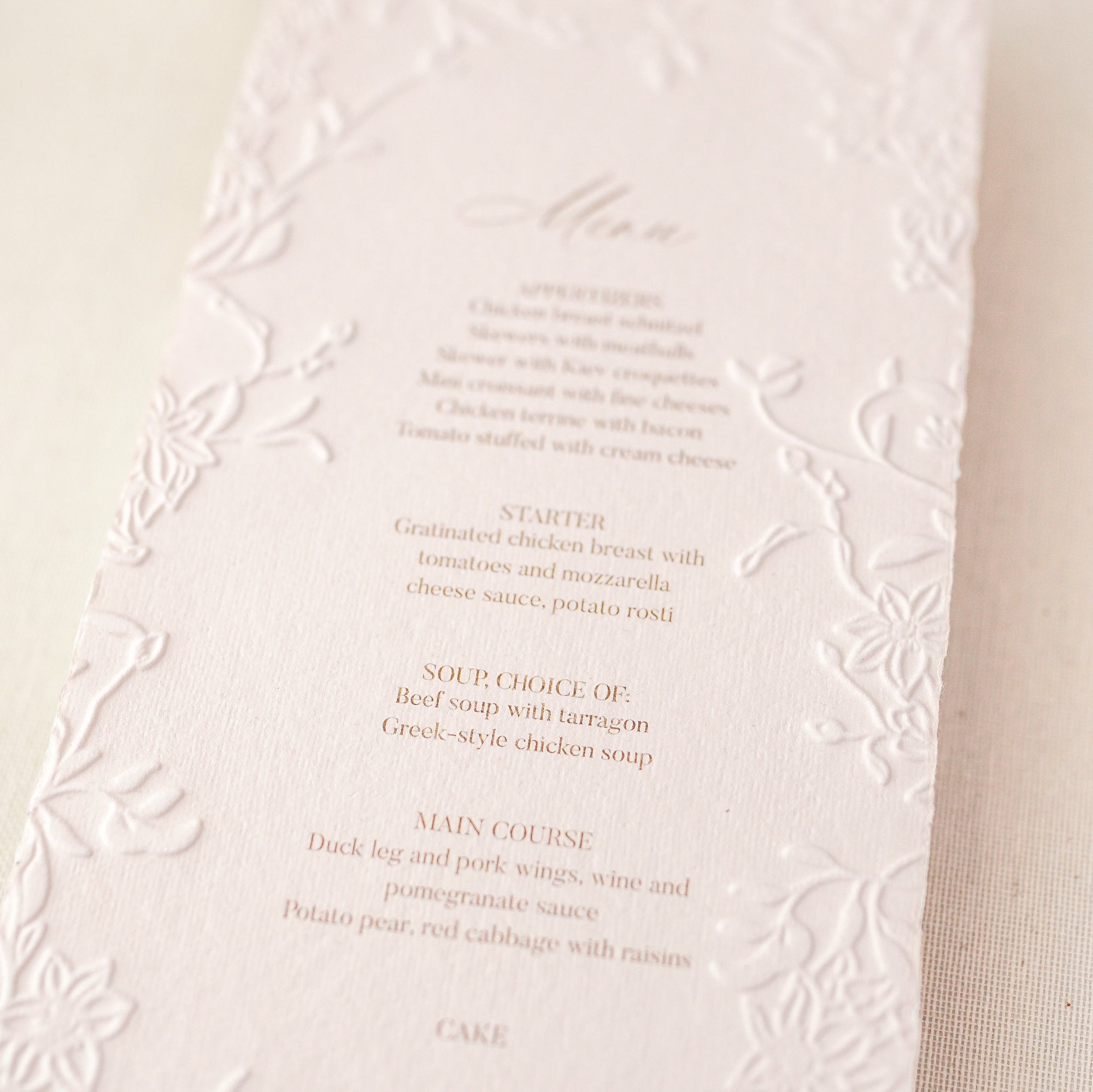 Invitație nuntă embosată premium cu design floral și finisaj de lux