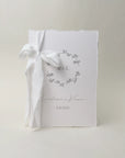 Carte jurăminte personalizată cu fundă din mătase albă, design romantic – Diandra Events