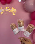 Confetti flori nuntă personalizat, realizat din flori uscate naturale pentru petreceri burlăcite și evenimente elegante