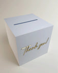 Cutie dar nuntă din plexiglas alb cu text 3D auriu „Thank you!”, design elegant, unică folosință – Diandra Events.