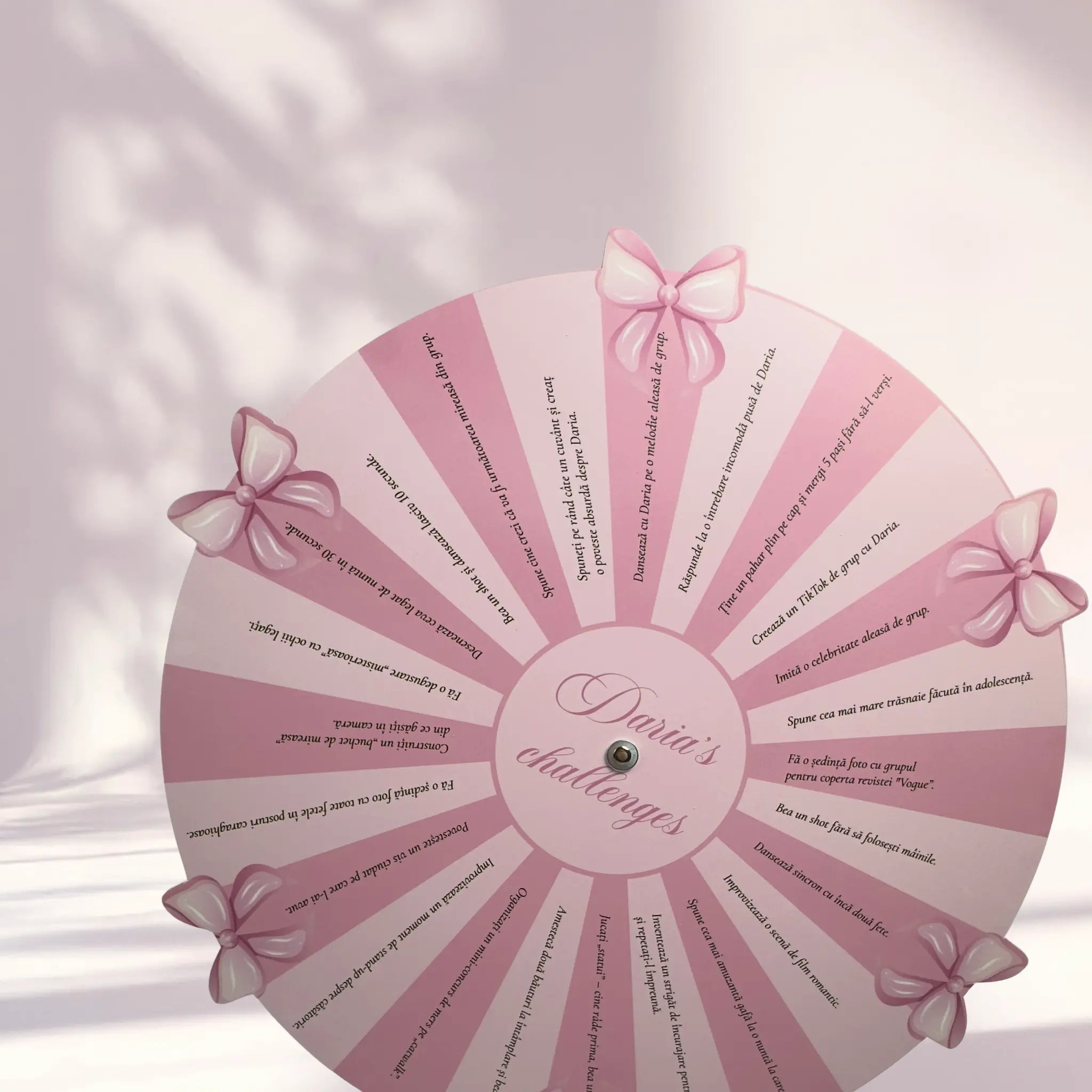 Roata provocărilor decorativă și personalizabilă, ideală pentru petreceri burlăcite, aduce distracție garantată și un plus de originalitate – Diandra Events.