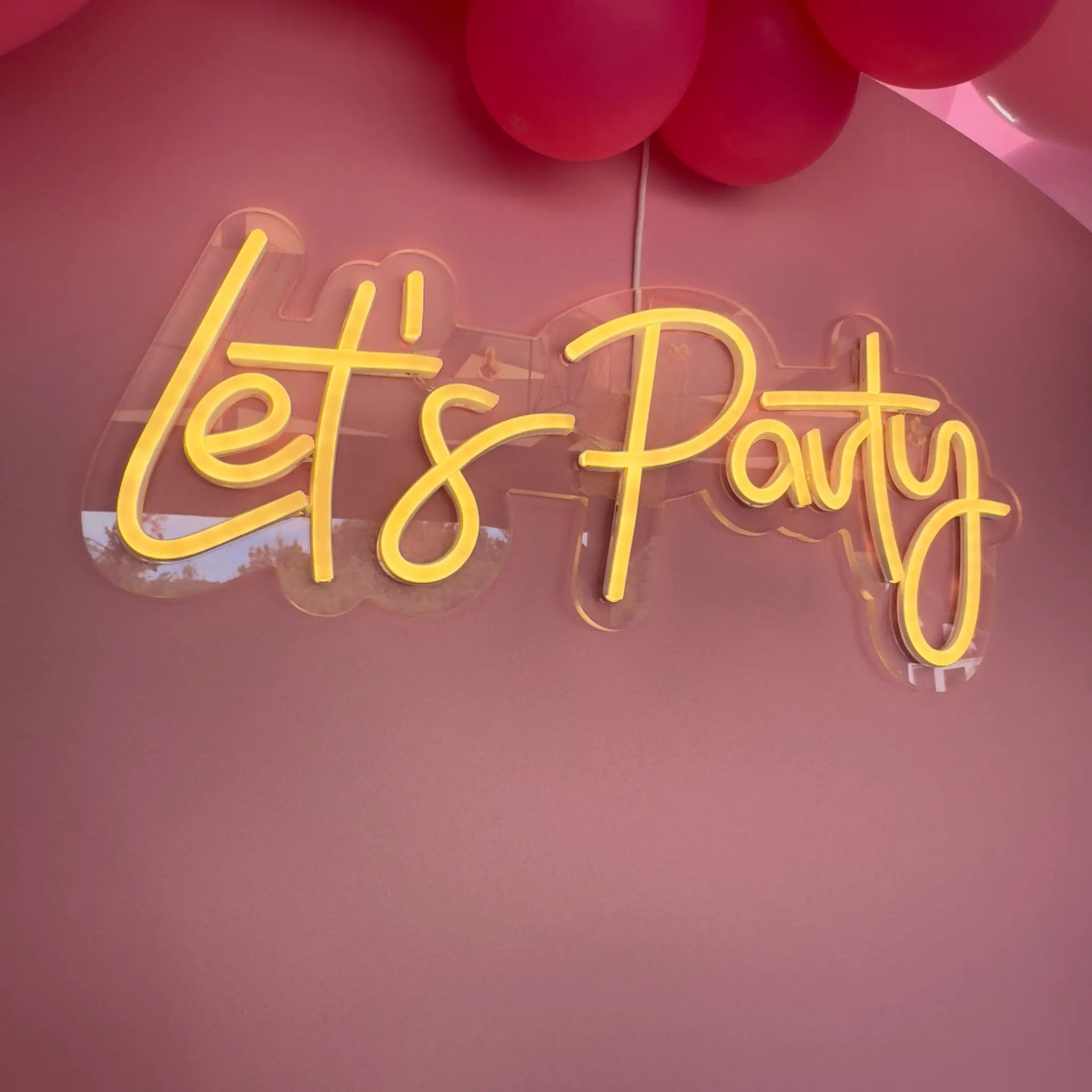 Decor elegant cu semn luminos Let’s Party LED personalizabil pentru petreceri și aniversări – Diandra Events